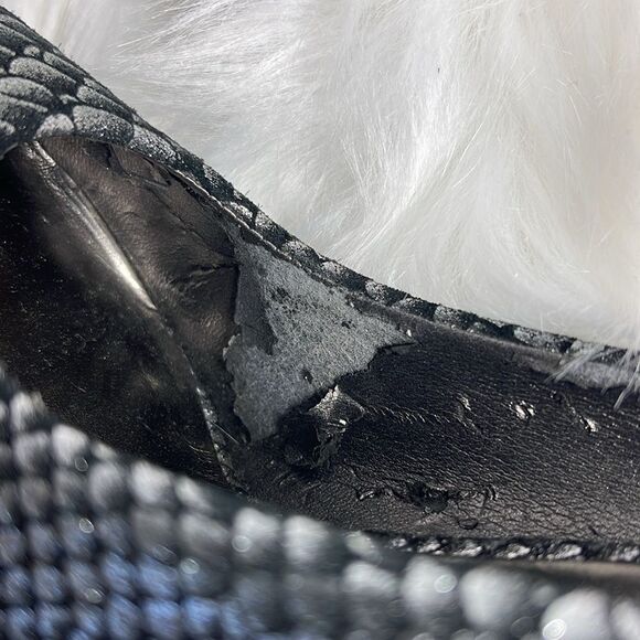 Guess Silver Metallic Scalloped Platform Heels Sz 5.5 - Picture 9 of 9